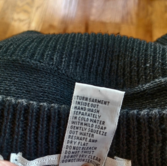 You are going to attract attention in this vintage size medium sequined sweater - Picture 3 of 10